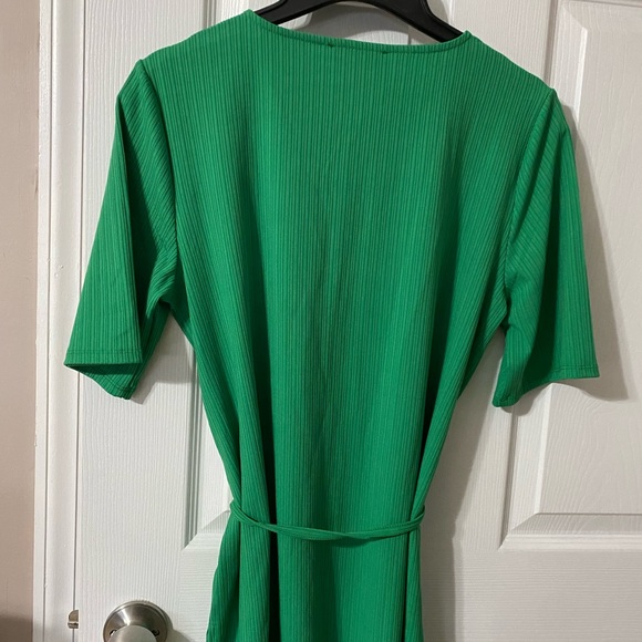 Melissa Paige belted short sleeve top, NWT - Picture 5 of 12